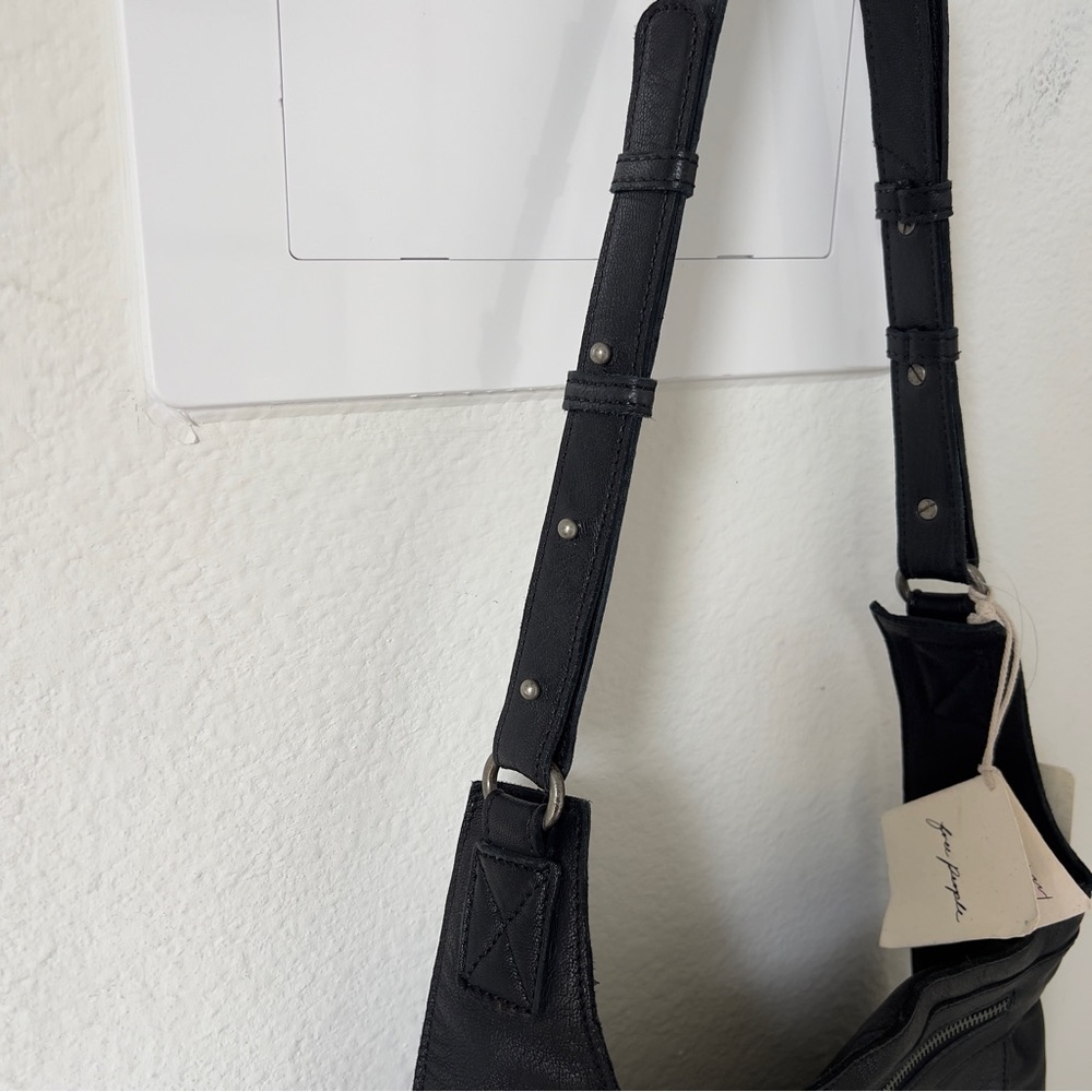 NWT Free People Titan Crossbody Bag in Black - Picture 6 of 9